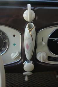 Mindent a motorokrol. - A k�t �ra k�zt van hely egy mini vir�gv�za - Hungarian corner