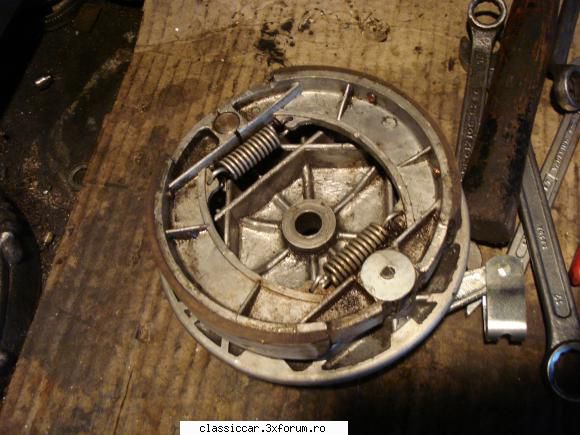 Mobra - partea cealalt� dup� gresarea axului si - Prezentare motociclete, motorete si biciclete de colectie