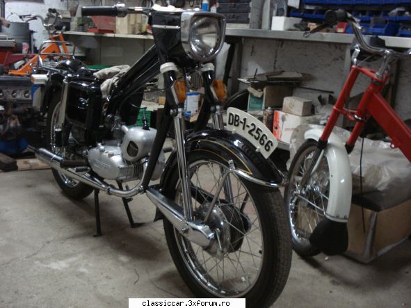 Mobra - Dup� 2 zile de lupte cu instalatia - Prezentare motociclete, motorete si biciclete de colectie