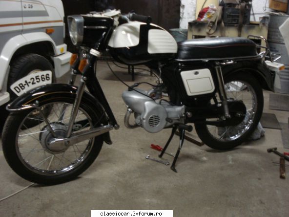 Mobra - ansamblu dup� o tur� de Decembrie la plus - Prezentare motociclete, motorete si biciclete de colectie