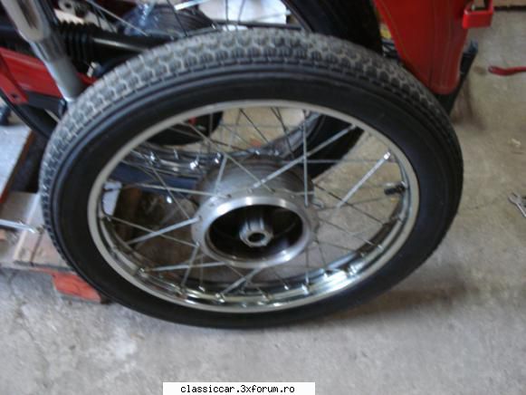 Mobra 50 Super 1980 - roata din fat� isi asteapt� - Prezentare motociclete, motorete si biciclete de colectie