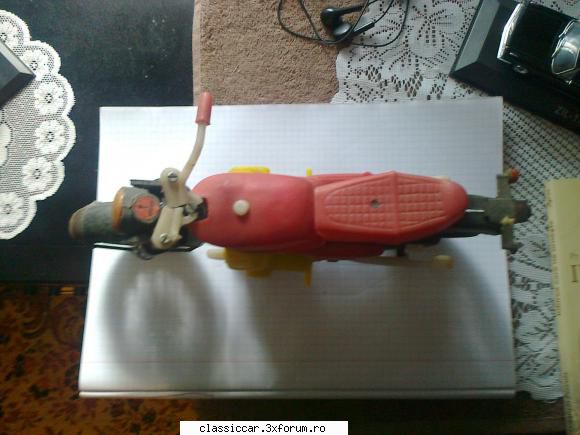 Motocicleta plastic romaneasca - Caietul pe care am pozat-o este format A3. Nu - Modelism si machetute