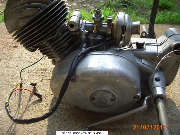 Motoreta Carpati Super - Suspensia de spate este - Prezentare motociclete, motorete si biciclete de colectie