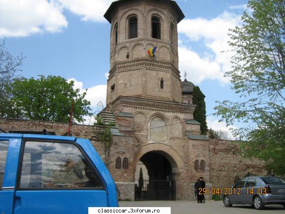 Muzeul Brebu - La cca 10 km de Campina (detalii pe net) Intrarea - Drumetii prin Mioritic