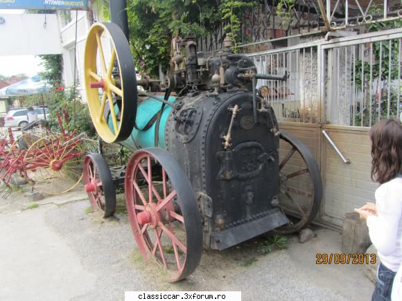 Muzeul de etnografie CHISCAU - La intrare va asteapta o locomotiva din 1907 - Am vazut prin Romania
