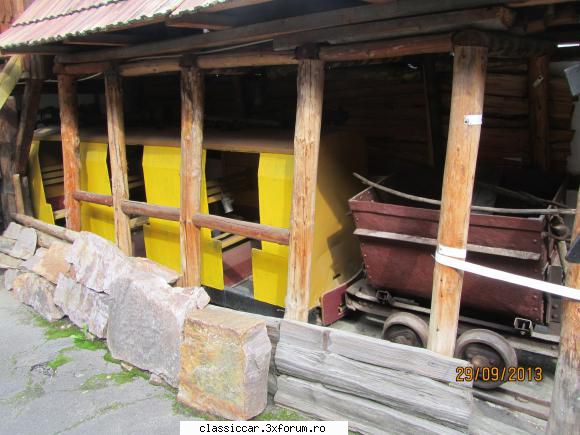 Muzeul de etnografie CHISCAU - vagoneti de mina - Am vazut prin Romania