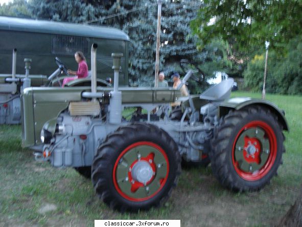 Noaptea muzeelor Kecskem�t - tractor DUTRA -unguresc fabricat in anii 50 la - Arhiva evenimente 2018