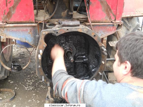 O noua achizitie --Tractor U650 - Curatarea carcasei ambr - Coltul camionagiului si tractoristului oldtimerist