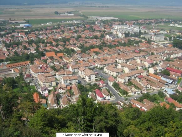 O raita la Cetatea Rasnov - panorama spre Zarnesti - Drumetii prin Mioritic
