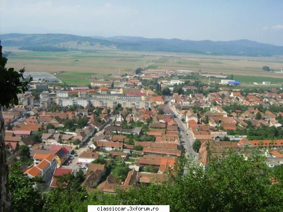 O raita la Cetatea Rasnov - panorama oarecum spre Bran - Drumetii prin Mioritic