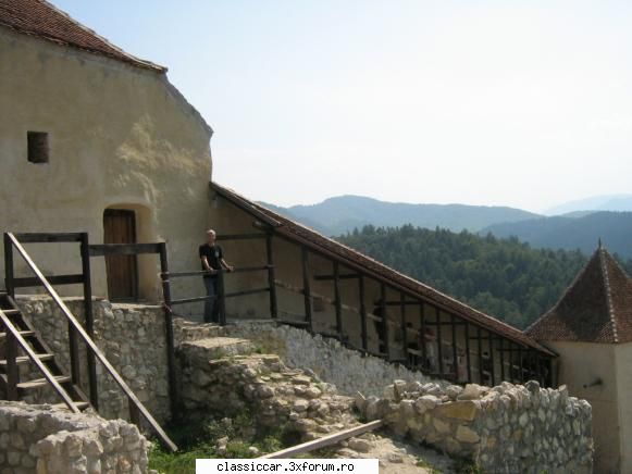 O raita la Cetatea Rasnov - pasarela de aparare a intrarii principale - Drumetii prin Mioritic