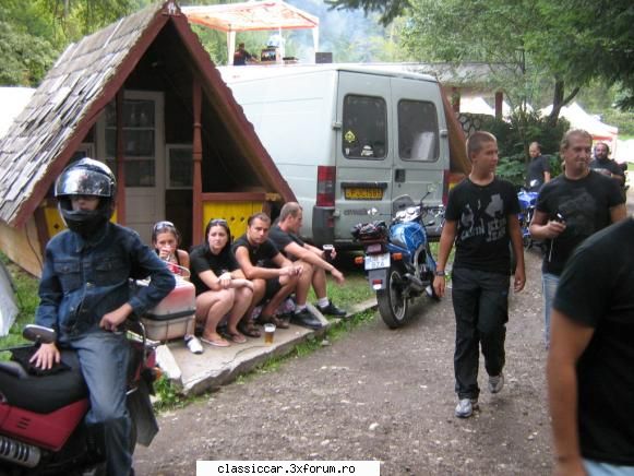 O raita la Cetatea Rasnov - deja norii aparusera prin fata Soarelui , asa - Drumetii prin Mioritic