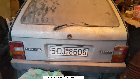 Oltcit uitat intr-un garaj - Se vinde un Oltcit ramas - Vanzari auto-moto clasice de catre intermediari
