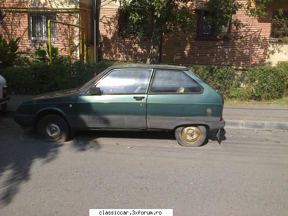 Oltcituri de ici......si ..colo - Langa el un 12 TRS verde,cu rotile desumflate,in - Am vazut prin Romania