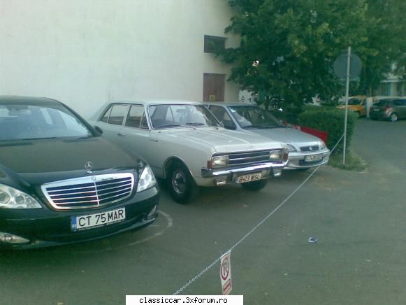 Opel Rekord c 1968 - blondina cuminte asteptind in parcare un alt - Prezentare masini