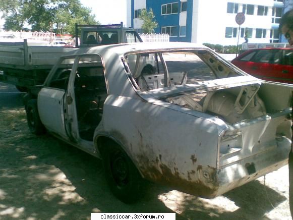 Opel Rekord c 1968 - masina asta de piese mai are pe ea doar motorul - Prezentare masini