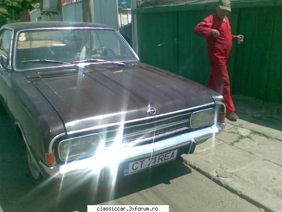Opel Rekord c 1968 - tinichigiul isi admira opera - Prezentare masini