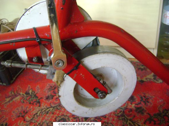 Pegas Pedalux - Are o volanta din fonta - Prezentare motociclete, motorete si biciclete de colectie