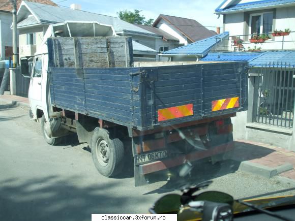 Piatra Neamt - Un Tv care deserveste un depozit de materiale in - Am vazut prin Romania