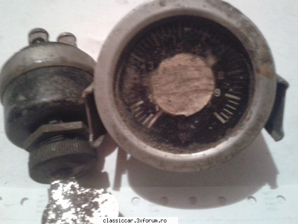 Piese.. - Un ceas indicator presiune aer + un contact nou - Vanzari  piese si accesorii