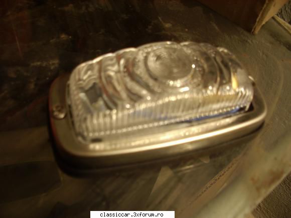 Piese auto diverse , capace roti - Lampa noua , nu stiu de la ce este --30 ron - Vanzari  piese si accesorii