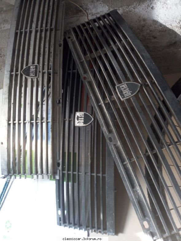 Piese noi Renault 10 - Am 3 buc masca dreaptă pt DACIA - Vanzari  piese si accesorii