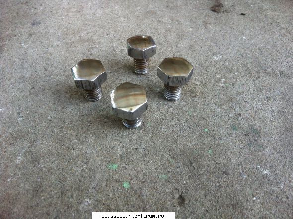 Piese rare dacia 1300 - an 1970 - S-a adaugat set 4 suruburi crom capace roata - Vanzari  piese si accesorii