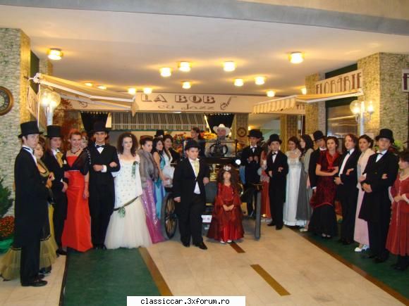 Poze de la intrarea la "Crizantema de Aur" . - vmarian - Arhiva evenimente 2009