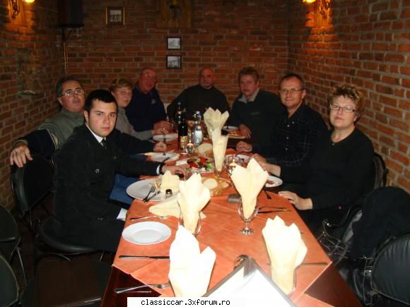 Poze de la intrarea la "Crizantema de Aur" . - staful cve la masa - Arhiva evenimente 2009