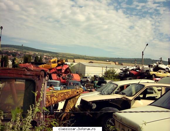Poze din Remat Cluj-Napoca - Un Barkas albastru si o camioneta Aro 320 verde - Rust In Peace