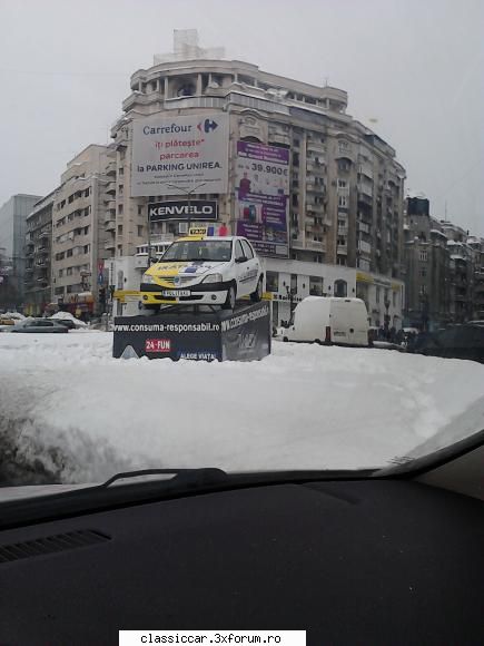 Poze... inedite! - In centrul capitalei. Ce alegi ? un taxi ? sau - Coltul vesel