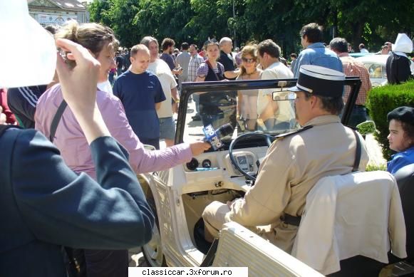 Poze si filmulete Satu Mare - 5-6 IUNIE. 2010 - O poza de star la lansare,de la un - Arhiva evenimente 2010