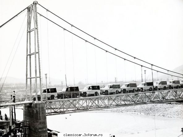 Poze vechi cu motorizate - In anul 1977 a fost inaugurata pasarela pietonala - File de istorie