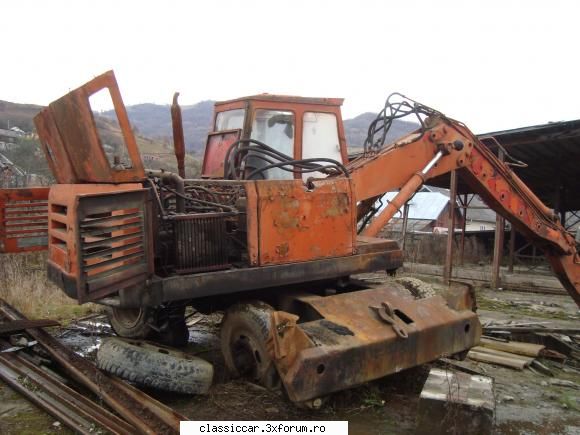 Prin Viseu, judetul MM - Un excavator care ia drumul REMAT-ului BN. Azi o - Am vazut prin Romania