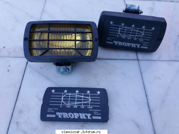 Proiectoare - Vand set proiectoare din plastic. Nu au becuri - Vanzari  piese si accesorii
