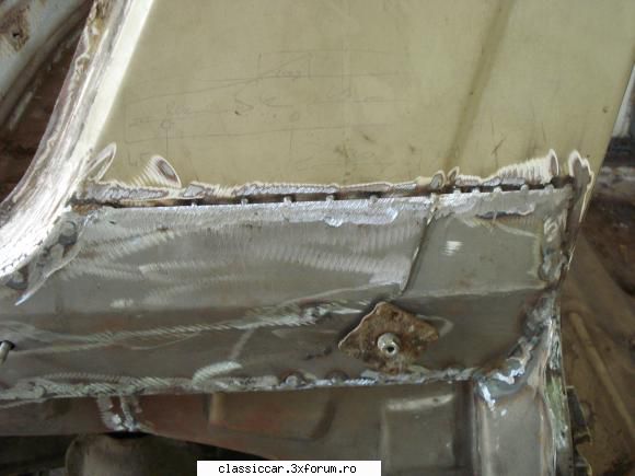 RENAULT 8 - st�lp spate putred, inlocuit aproape pe jumate - Reconditionari si Restaurari