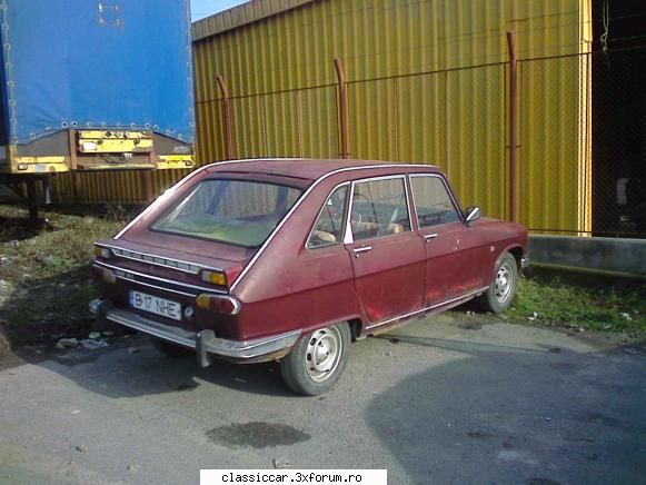 R 16 - pe parte cealalta a strazi este o casa care pare - Am vazut prin Cluj-Napoca