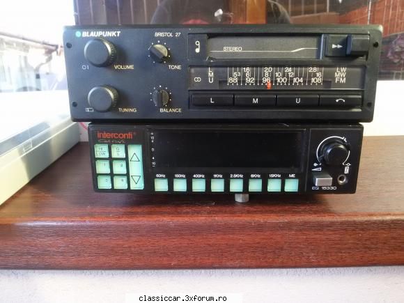Radiocasetofon Blaupunkt - V�nd un radiocasetofon Blaupunkt și un - Vanzari  piese si accesorii