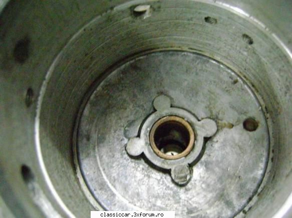 Reconditionare delcou M207 - In corpul decoului sunt cele doua bucse de bronz - Coltul Tehnic