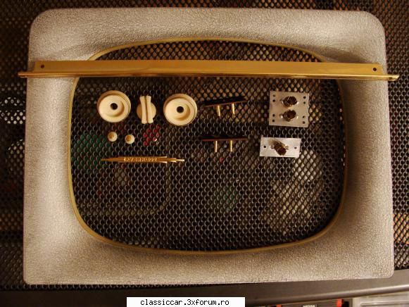 Reconditionare televizor Rubin 102 - Am vopsit cu gold ornamentul de sub ecran - Discutii libere
