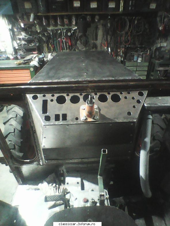 Reconditionare tractor U651 - poza din cabina cu bordul,d - Coltul camionagiului si tractoristului oldtimerist