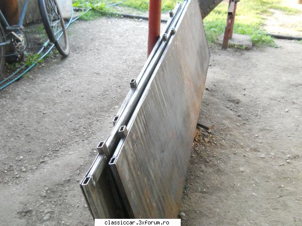 Remorca monoaxa - Obloanele facute din tabla de 2.5 mm - Coltul camionagiului si tractoristului oldtimerist
