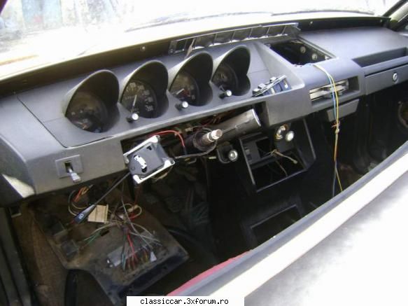 Renault 17 decapotabil, 1972 - Bordul, este deja pe jumatate demontat! Volanul - Rust In Peace