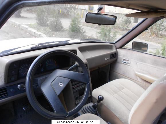 Renault 18 din 1985 - Interiorul, in afara de plasticul bordului, care - Prezentare masini