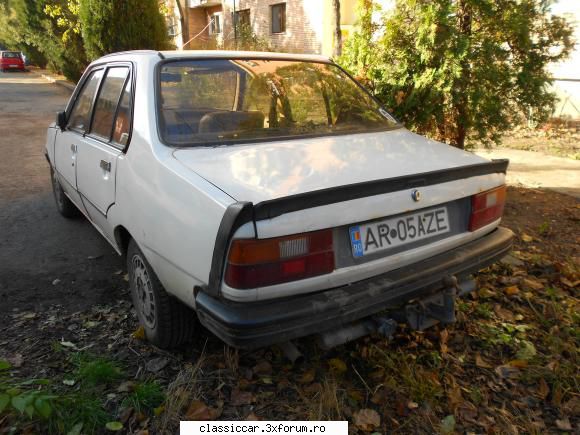Renault 18 din 1985 - Vedere din spate. Eleronul nu este original, s-a - Prezentare masini