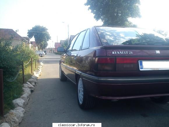 Renault 21 GTS Symphonie 1991 - O fotografie cu bandourile de pe aripi si - Prezentare masini