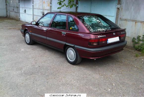 Renault 21 GTS Symphonie 1991 - vazuta din alt unghi - Prezentare masini