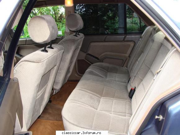 Renault 25 Turbo-DX 1990 - locul destinat exclusiv pasagerilor - Prezentare masini
