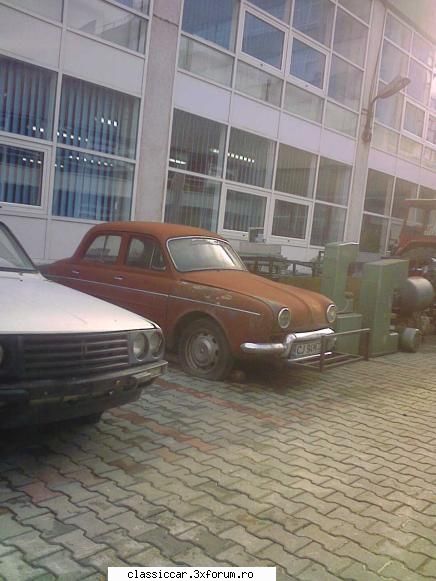 Renault Dauphine - azi am vazut-o in curtea facultatii de mecanica - Am vazut prin Cluj-Napoca