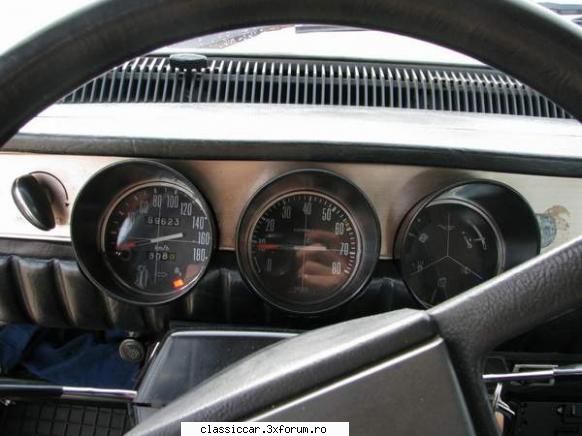 Renault R12 / R15 / R17 si versiunile lor - Bordul modelului R12S cu turometru in mijloc si - File de istorie